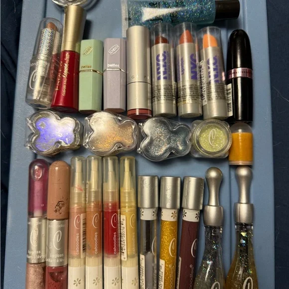 Caboodles Lipstick Collection - Red, Pink, Gold, Silver #11 - Picture 1 of 1